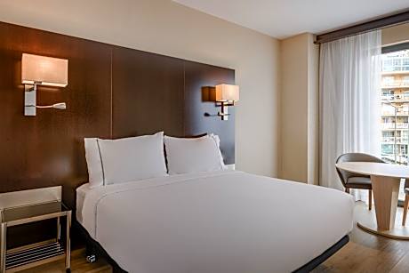 Standard Room, 1 Queen Bed