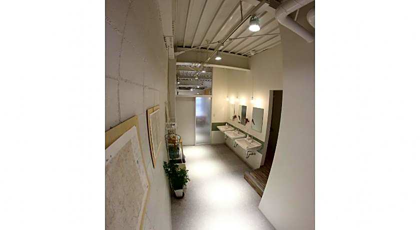 Travelers' house ROOTs