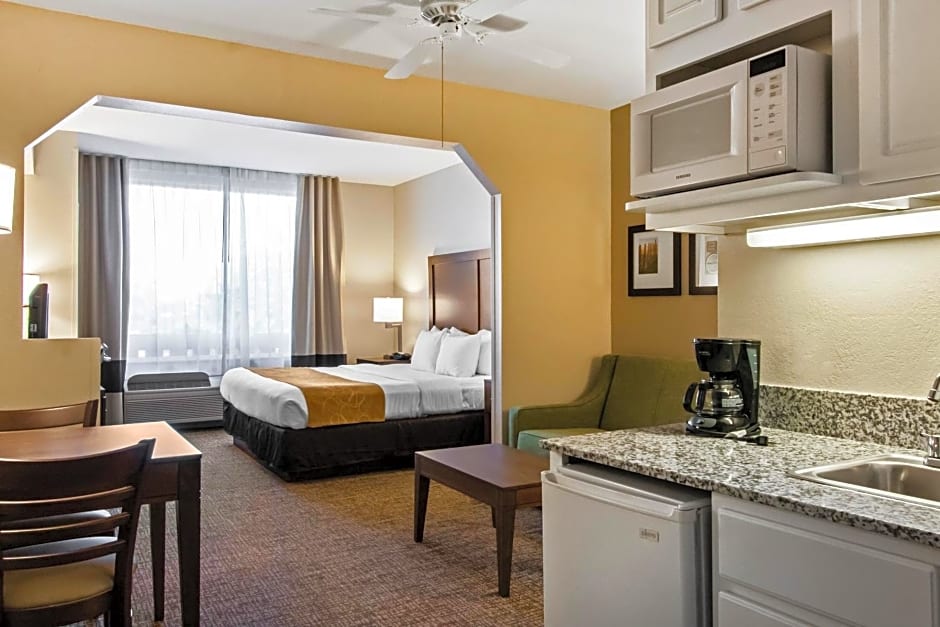 Comfort Suites Maingate East