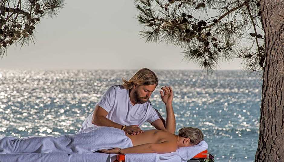 Delfinia Hotel & Bungalows