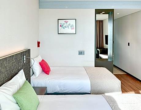 Premier Family Twin Room with Sea View
