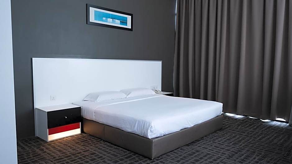Photo 1 of 11 of Deluxe 1 King Bed