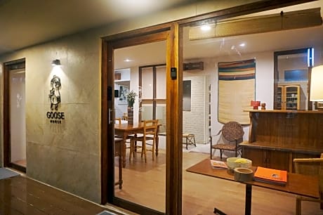 THE GOOSE HOUSE UBON