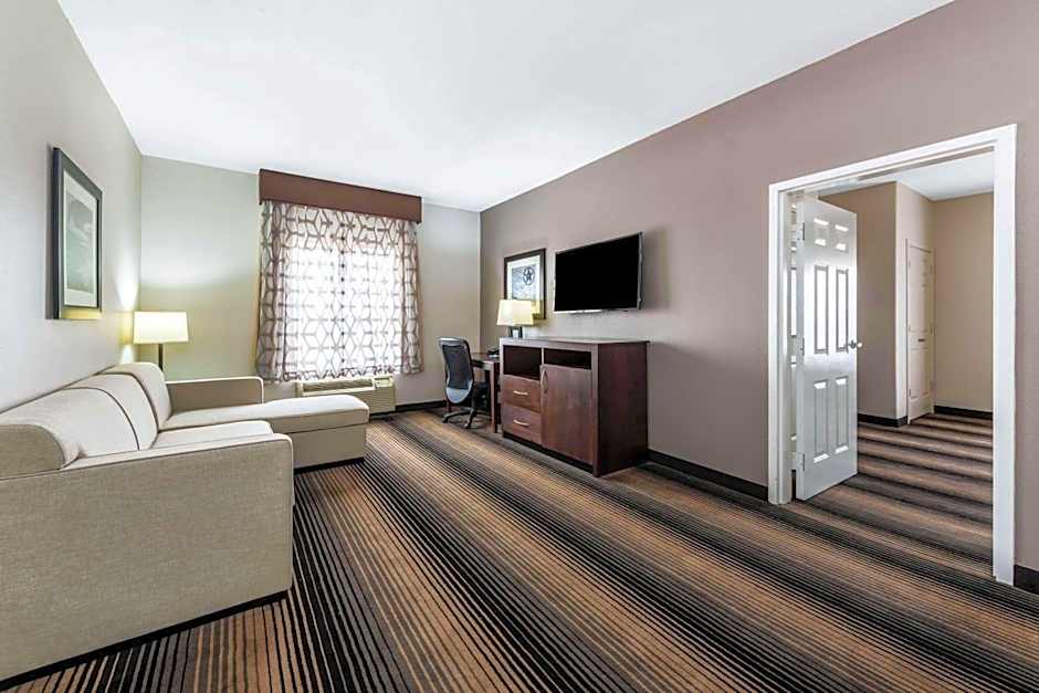 La Quinta Inn & Suites by Wyndham Orange