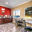 Econo Lodge Inn & Suites