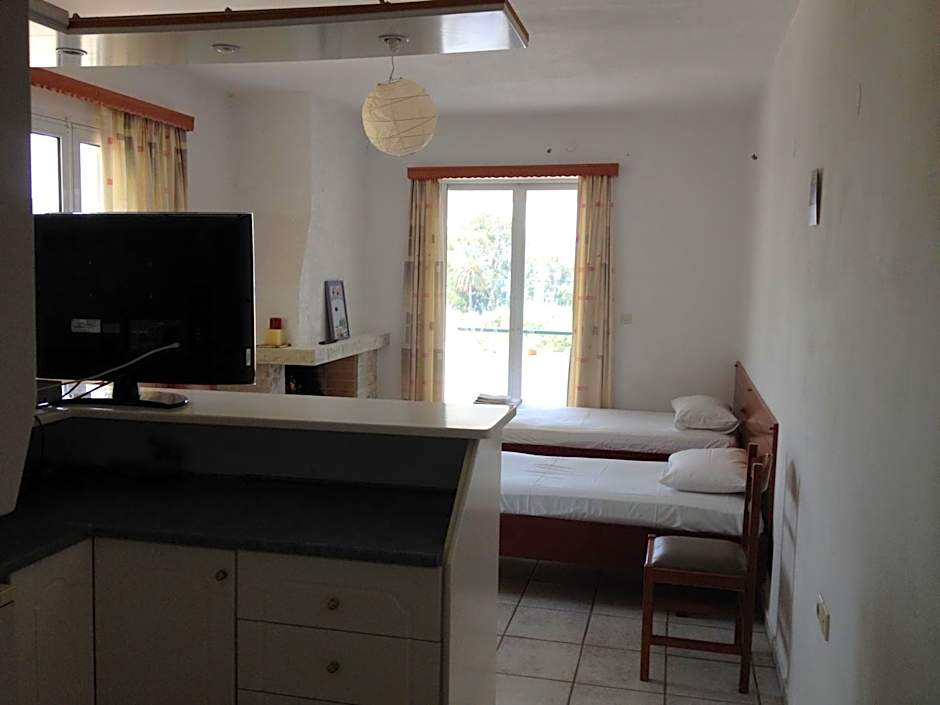 Gikas Apartments Triple Studio Sea View B7