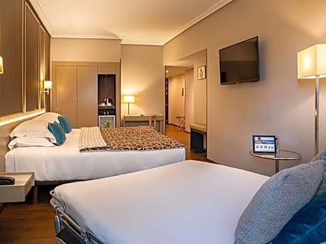 Standard Twin Room with Sofa and mountain view