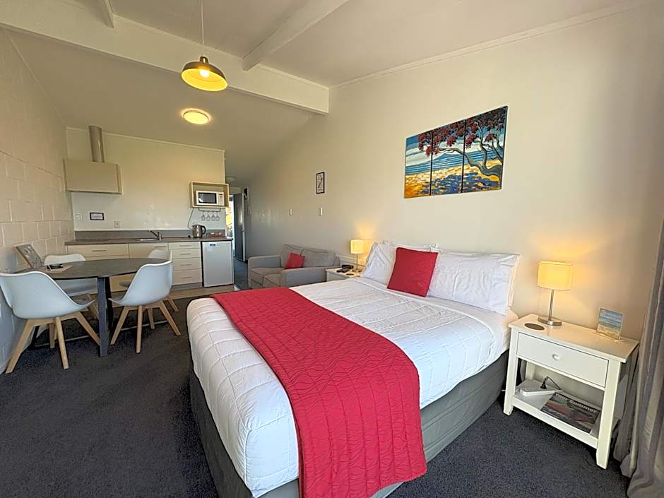 Baileys At The Beach Motel