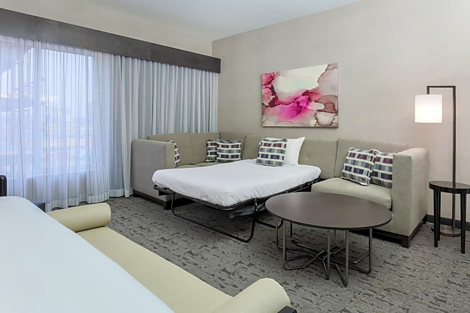 DoubleTree by Hilton Evansville