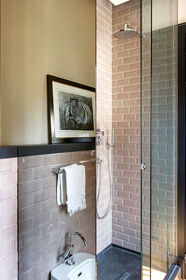 Velona's Jungle Luxury Suites
