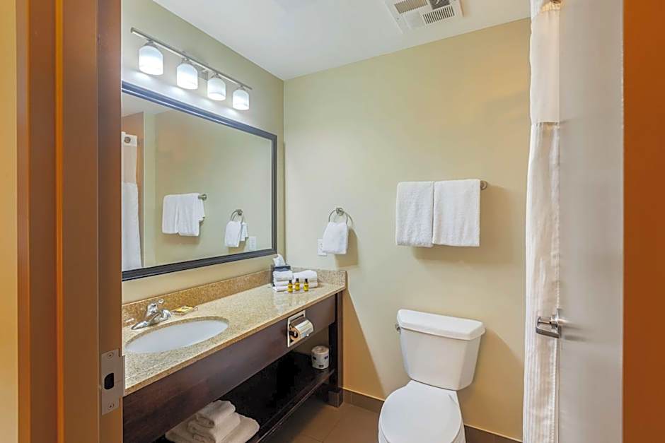 Best Western Plus Walkerton East Ridge Hotel