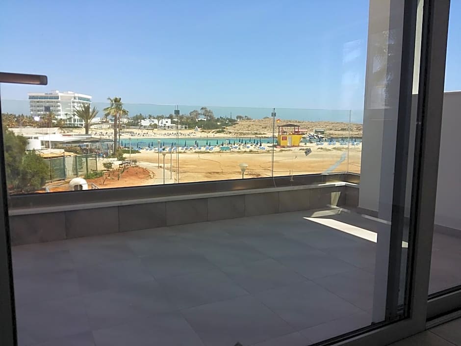 Christopher's Sandy Beach Suites