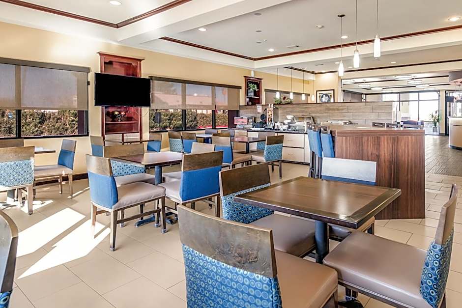 Comfort Suites