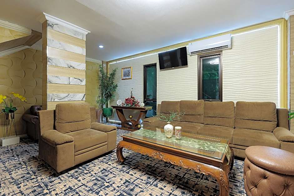 Urbanview Syariah Hotel Tiga ER near Karawang Central Plaza