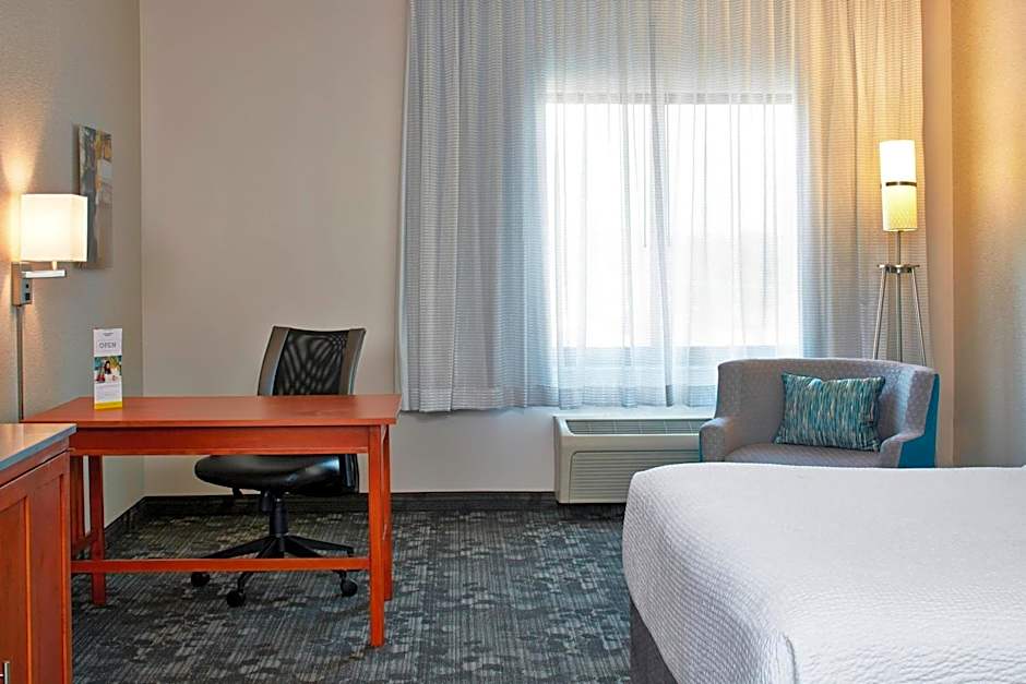 Courtyard by Marriott Bloomington by Mall of America