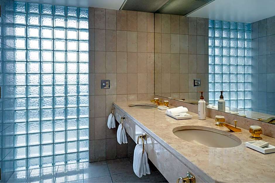 Metropolitan Hotel Vancouver by Marriott