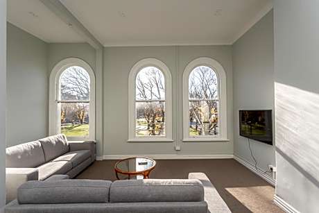 Apartment with Garden View
