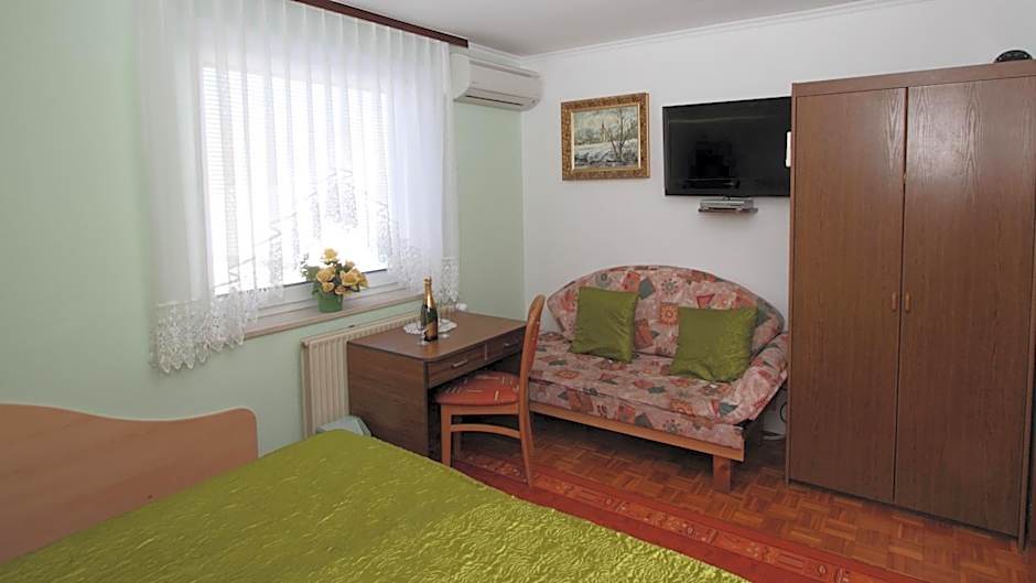 Rooms & Apartments Jana