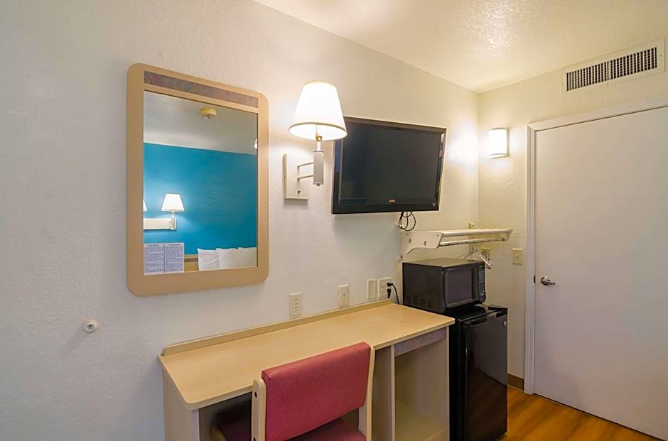 Motel 6-Mitchell, SD