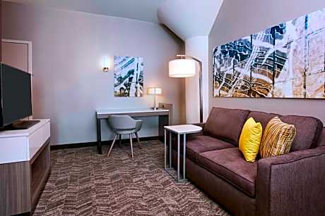 King Suite with Sofa Bed - Hearing Accessible