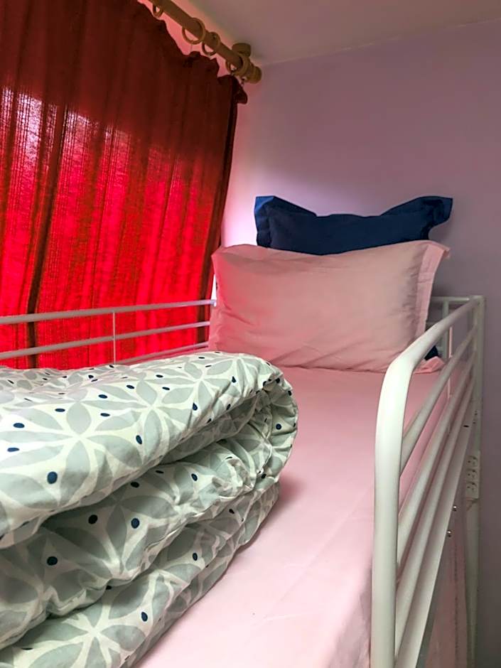 Female-Dortoir Femme -Dorm Shared Room Paris