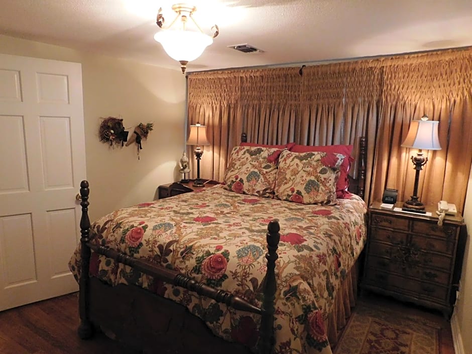 Photo 1 of 6 of Executive 1 Queen Bed Suite