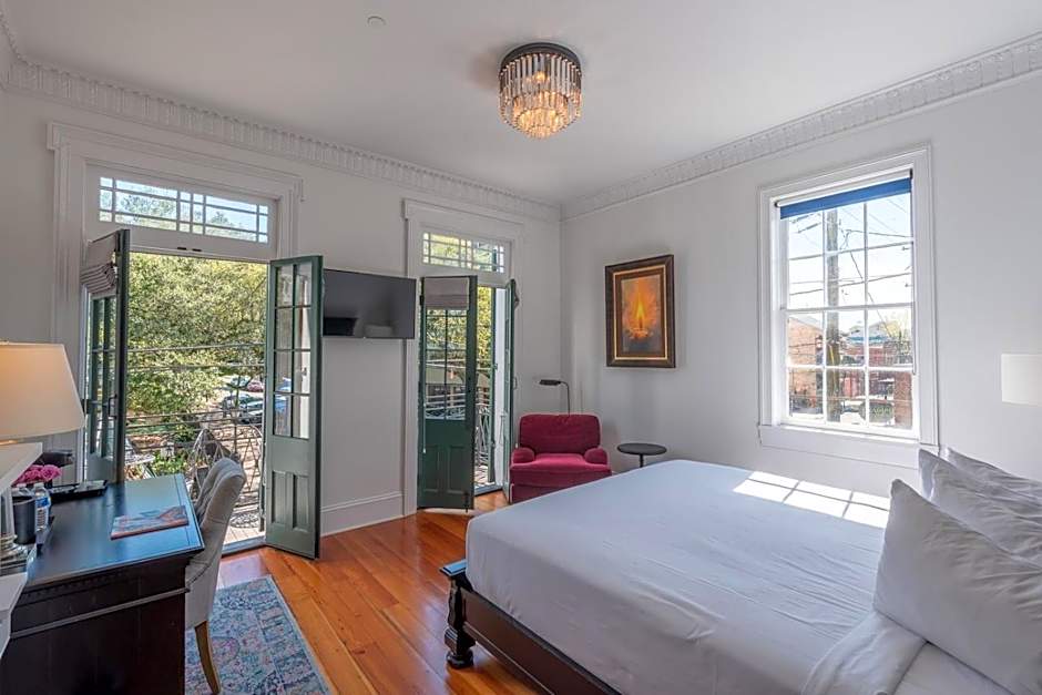 Royal Frenchmen Hotel and Bar