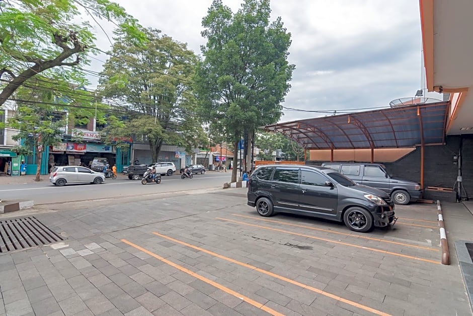 Grand Kembar Hotel Mitra RedDoorz