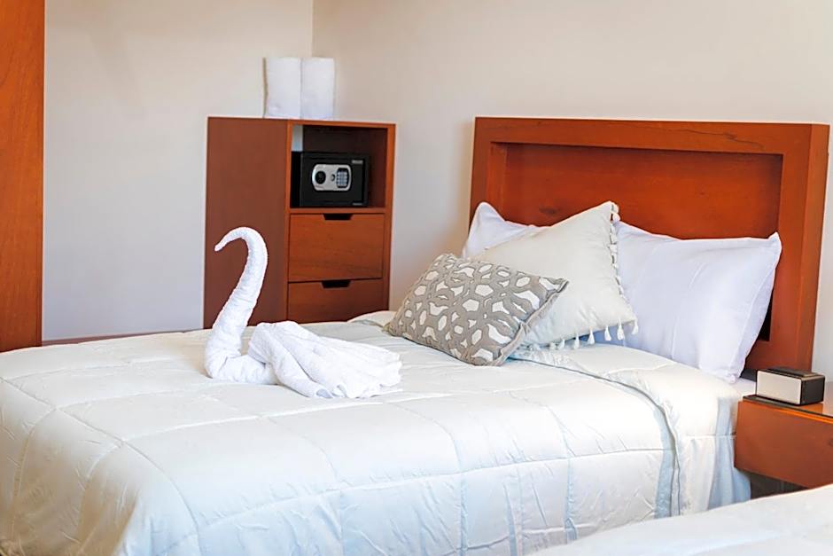 La Lola Hotel & Suites