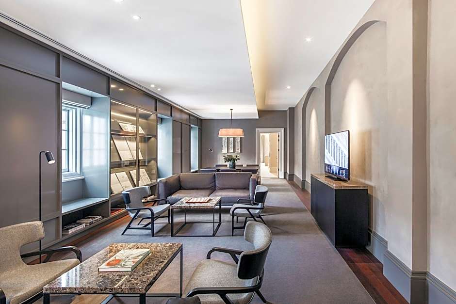 Photo 1 of 5 of Como Suite