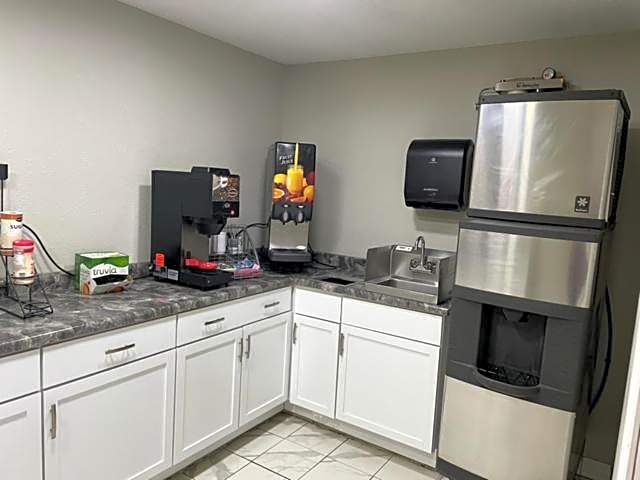 Hibbing Inn and Suites