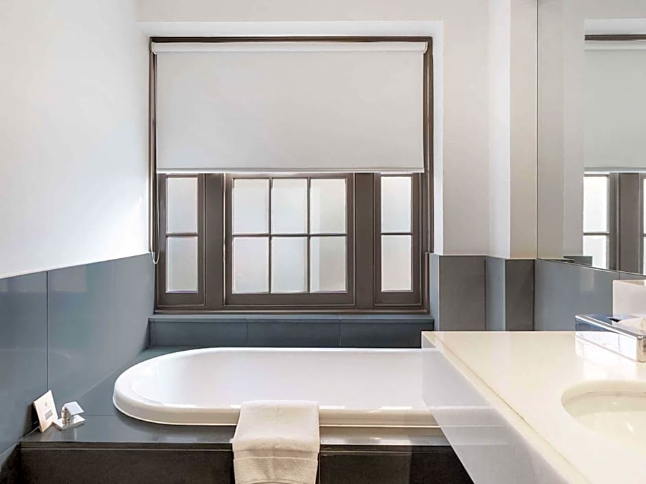 Peppers Gallery Hotel