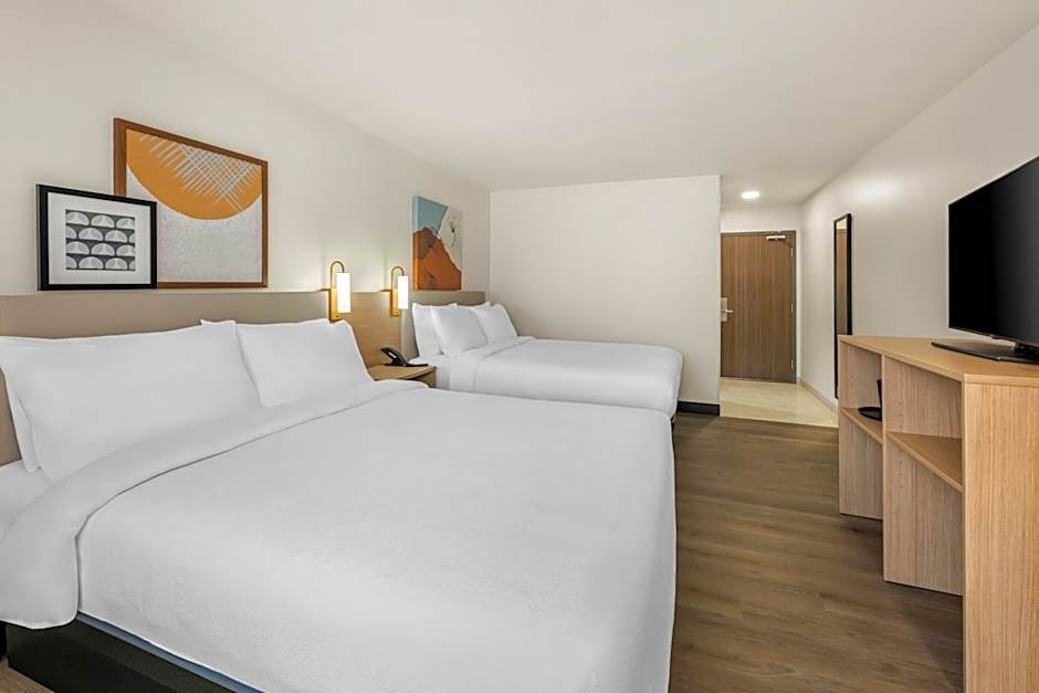 Spark by Hilton Freeport