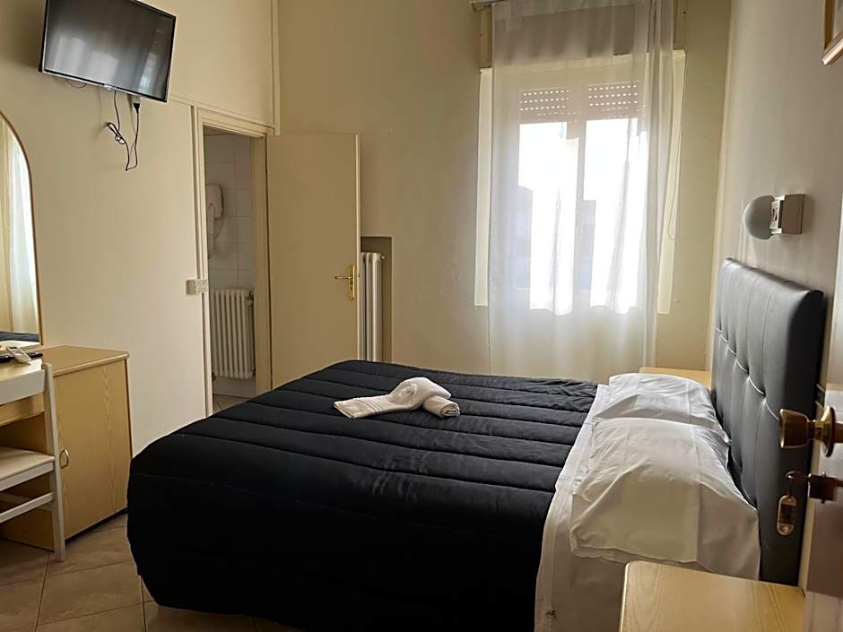 Photo 1 of 4 of Double Room