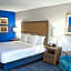 La Quinta Inn & Suites by Wyndham NE Long Beach/Cypress