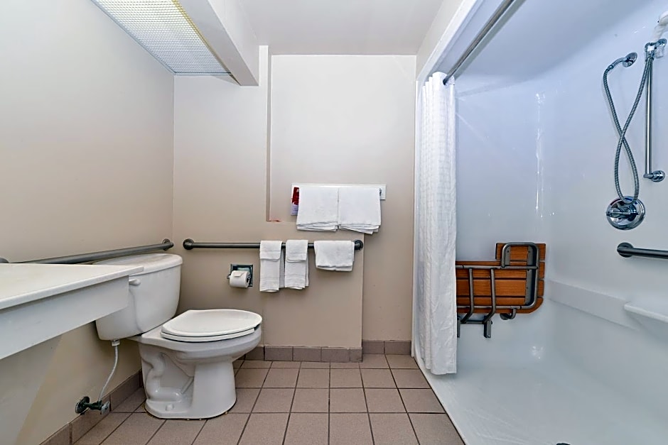 Econo Lodge Inn & Suites Marietta