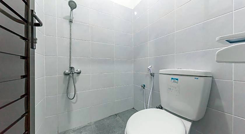 RedDoorz near Kiara Artha Park