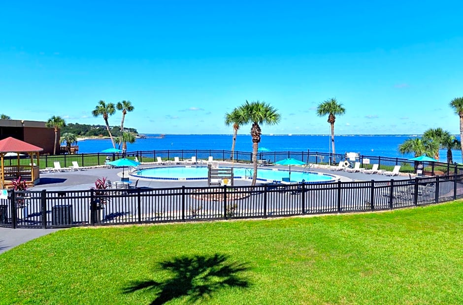 Quality Inn & Suites on the Bay near Pensacola Beach