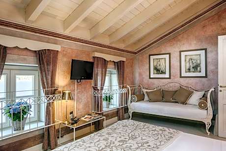 Double Room with Lake View - Attic