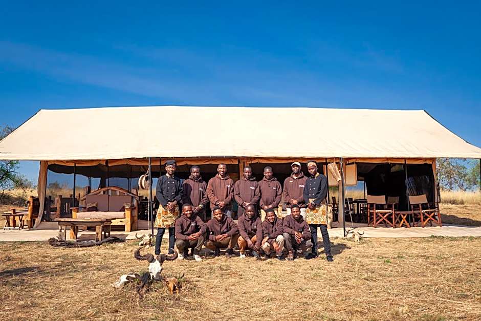 Gnu Mara River Camp