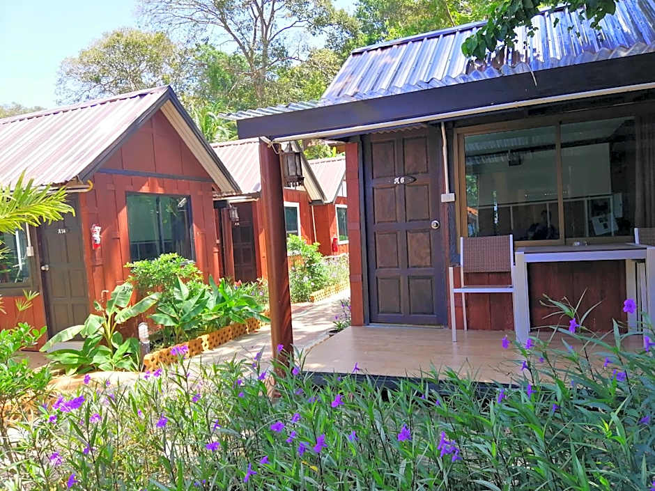 Phi Phi Long Beach Bungalow ( Had Yao)