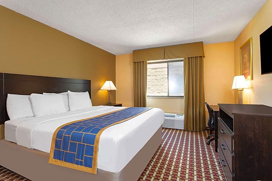 Days Inn by Wyndham Hillsborough