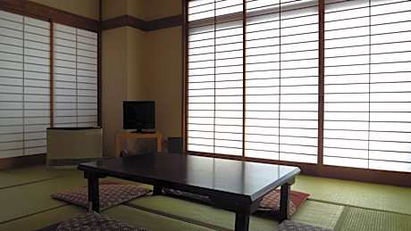 Japanese Style Room with Private Bathroom 3-4 adult