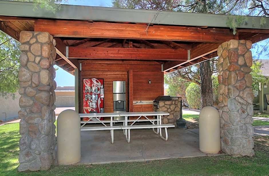 Majestic Mountain Inn