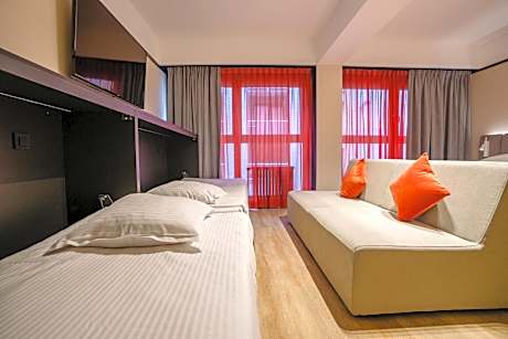 Family Room (2 Adults +  2 Children)