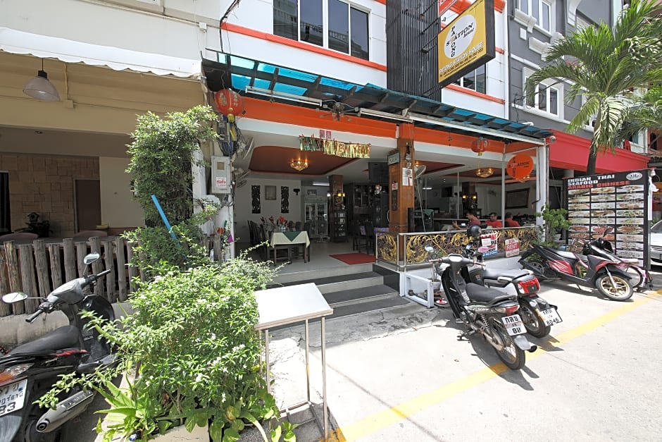OYO 126 Patong Station House