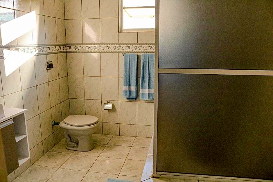 Casa pé na areia com vista especial do pôr do sol.