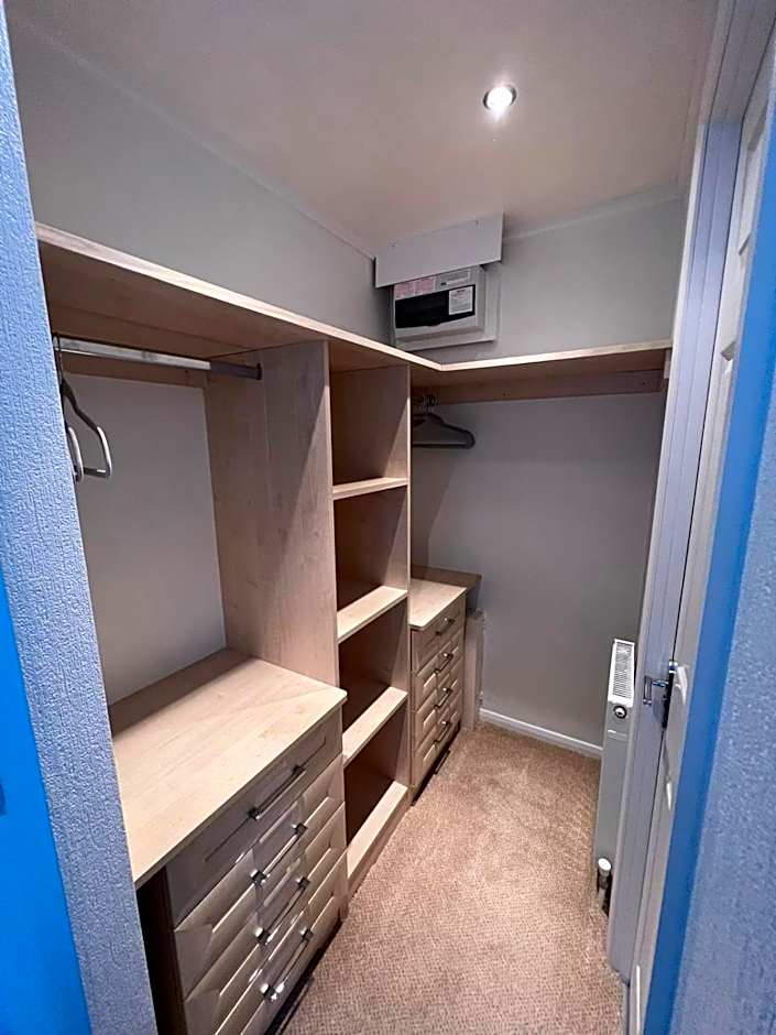 The Warren Holiday Park - Family Chalet