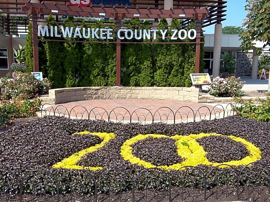 Holiday Inn Hotel Pewaukee-Milwaukee West, an IHG Hotel