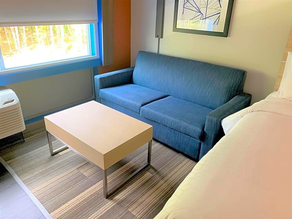 Holiday Inn Express & Suites - Wilmington West - Medical Park, an IHG Hotel